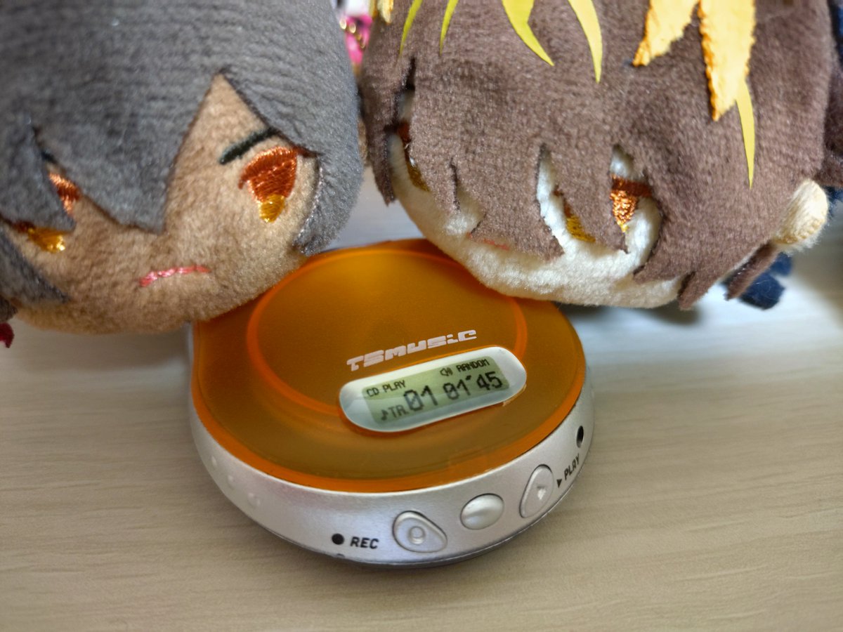 Azukikkk's tweet photo. CDプレイヤーのガチャガチャあったー
かわちこい、録音と再生できて楽しい https://t.co/E7c3c9RYUj