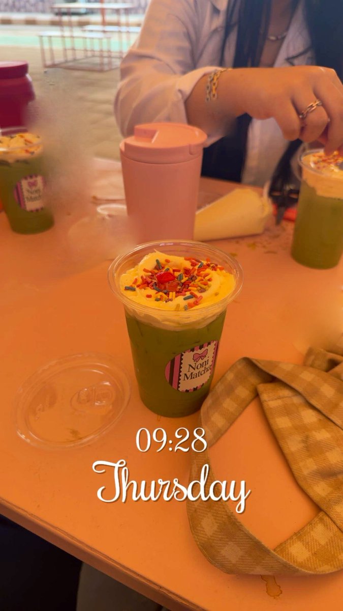 r4ii_z's tweet photo. 👭🫰💘 https://t.co/YnGLfys3a0