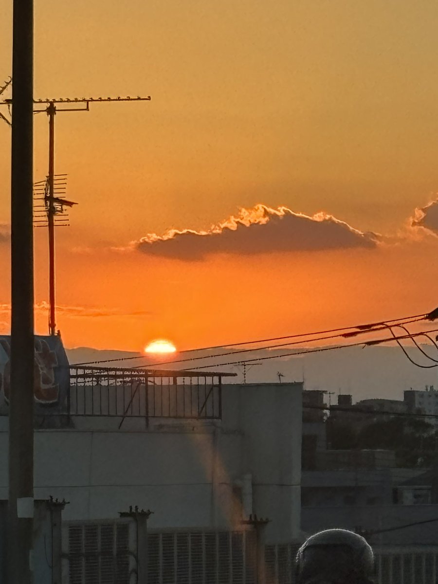 hisa6419's tweet photo. 仕事帰り、明日は会社創立記念日で４連休凸入㊗️🙌🏻🤩
#イマソラ
#独り言 https://t.co/tqRgfymiTj