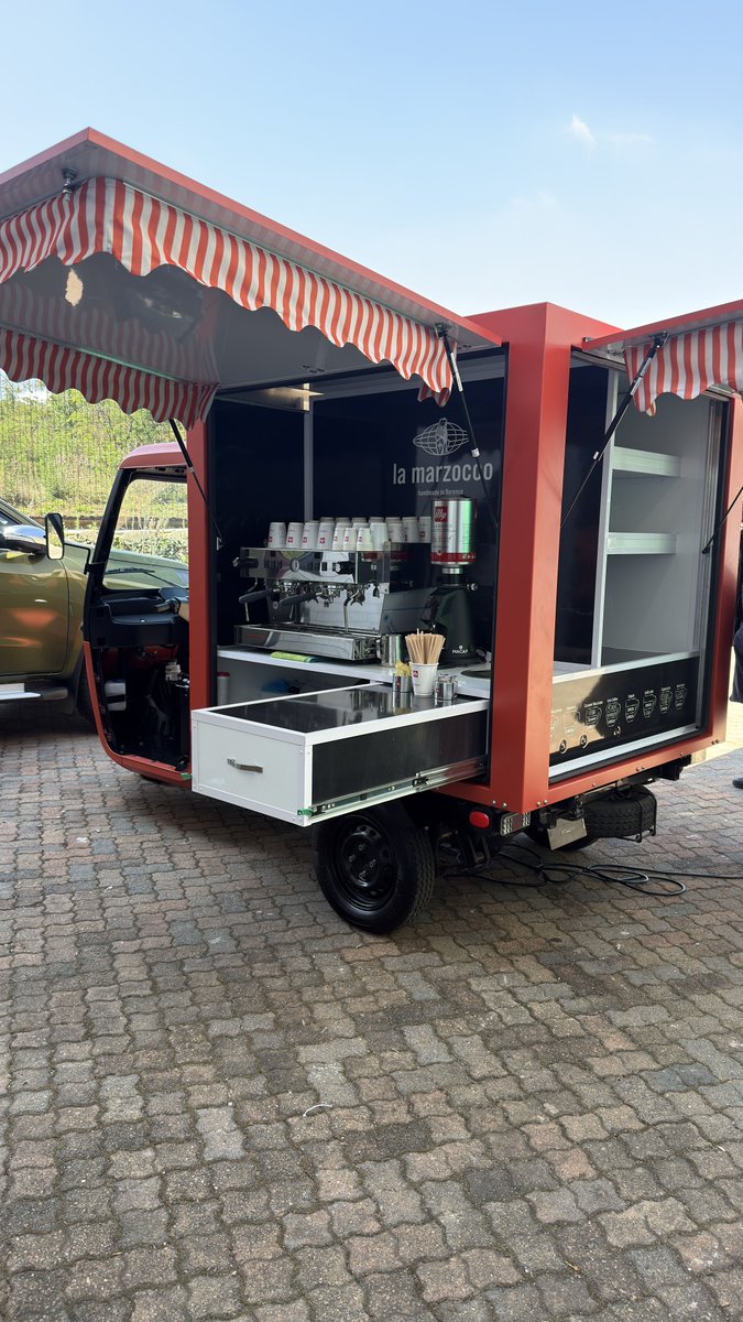 AutoTraderComm's tweet photo. Fiat Tris, aimed at last-mile mobility, launches next year. Shown is an example of how this EV tricycle can be rigged for SMEs. It has a 500kg payload, 90km range, and only needs a domestic outlet to charge.
@fiat https://t.co/EXssnN28Bt