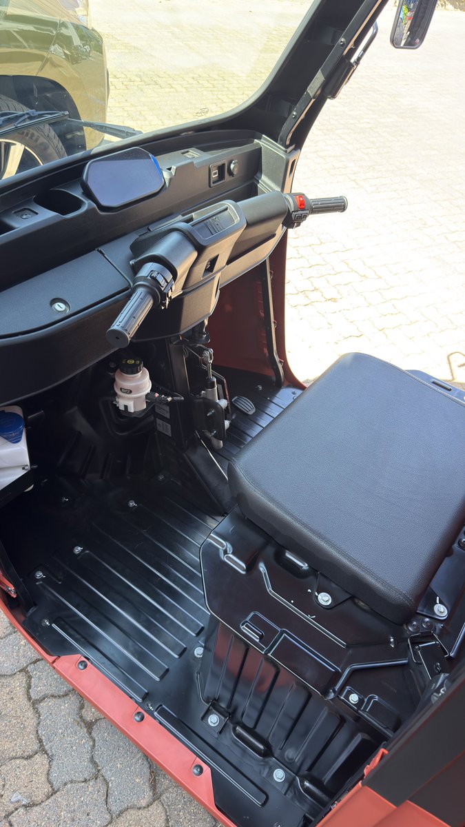 AutoTraderComm's tweet photo. Fiat Tris, aimed at last-mile mobility, launches next year. Shown is an example of how this EV tricycle can be rigged for SMEs. It has a 500kg payload, 90km range, and only needs a domestic outlet to charge.
@fiat https://t.co/EXssnN28Bt