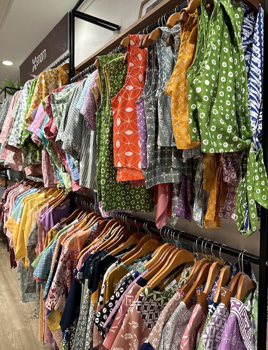 Racunkudishopee's tweet photo. Just a short walk from Lempuyangan Station, you'll find this iconic store of Batik with a super youthful style ✨10/10! https://t.co/XIm0gcYNrS