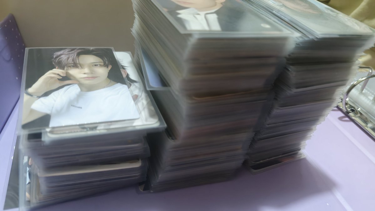 justheevanly's tweet photo. Nakikita ko pa lang tong mga stack ng lds at pobs ko tinatamad na ako mag sort at mag balik sa binder 🤣😭😭 https://t.co/AMlIp6AFmH