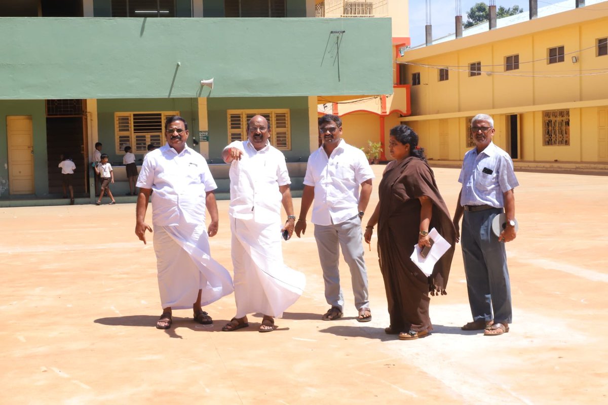 RamalingamMla's tweet photo. தாமரைத் தலைவரின் பிறந்தநாள் விழா & 25 ஆண்டுகால மக்கள் சேவை கொண்டாட்டம்! 

புதுச்சேரி மாநில பாரதிய ஜனதா கட்சி சார்பில், நமது மாண்புமிகு பாரதப் பிரதமர் திரு. Narendra Modi  அவர்களின் 76-வது பிறந்தநாள் மற்றும் அவர்களின் 25 ஆண்டுகால தடையற்ற மக்கள் சேவையை போற்றும் வகையில் ஒரு பிரம்மாண்ட நிகழ்வு ஏற்பாடு செய்யப்பட்டுள்ளது.

லாஸ்பேட்டையில் உள்ள சுவாமி விவேகானந்தா அரசு மேல்நிலைப் பள்ளி விளையாட்டு மைதானத்தில் நடைபெறவுள்ள "மனித ரங்கோலி" (Human Rangoli) சிறப்பு நிகழ்விற்கான முன்னேற்பாடுகளை இன்று நேரில் சென்று பார்வையிட்டு ஆய்வு செய்தேன்.

உடன் மதிப்பிற்குரிய ராஜ்யசபா உறுப்பினர் திரு. செல்வ கணபதி MP அவர்களும், கட்சியின் முக்கிய நிர்வாகிகளும் உடனிருந்தனர்.

பிரதமரின் சாதனைகளையும் சேவைகளையும் போற்றும் இந்த வரலாற்றுச் சிறப்புமிக்க நிகழ்வு புதுச்சேரி மண்ணில் கோலாகலமாக அமைய வாழ்த்துகள்! 🇮🇳

#PuducherryBJP #ModiAt25 #PMModi #HumanRangoli #SelvaganabathyMP