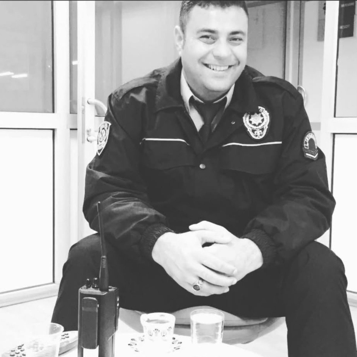 TurkPolisiTC's tweet photo. İstanbul Küçükçekmece'de bir  restoranda çıkan silahlı çatışmada Polis Memuru Kubilay Çınar hayatını kaybetmiştir.

Başımız sağolsun. https://t.co/zeiZKP4rIT