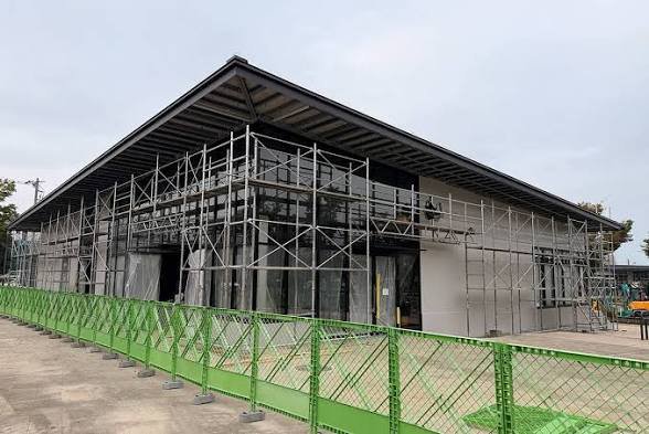 Mid_observatory's tweet photo. 川崎市の等々力緑地では、1000本近い樹木が伐られて、スタバやマクドナルド、サーティワン、コンビニができます。そんなものつくるために、緑地の木を伐る必要がありますか？しかも税金1232億円を投じて⋯。こうしたメチャクチャなPFIが、日本全国で行われています。
https://t.co/ZH4lz4U7Cw https://t.co/jTF9TlDk5f