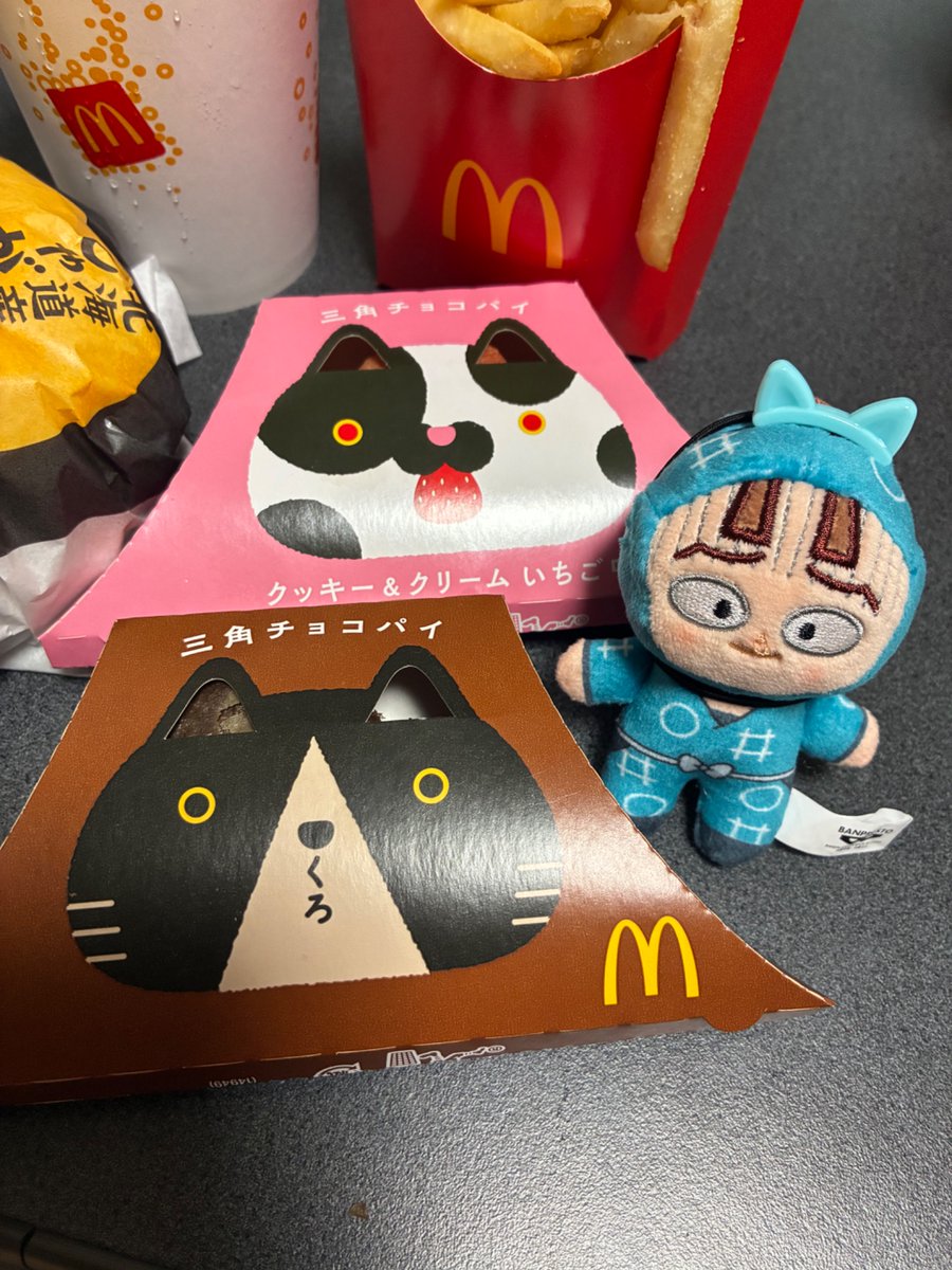 mi0213wa's tweet photo. 三角チョコパイおいしそうみじゅ！ https://t.co/D5wok2vfJD