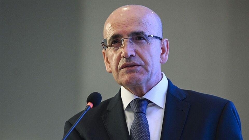 PiyasaOttoman10's tweet photo. 🔴 Maliye Bakanı Mehmet Şimşek:

"Savunmaya yoğun yatırımlar yaptık.

Savunma harcamalarını neredeyse 9 kat artıracağız.

Savunma harcamaları ve Ar-Ge tarafı 100 milyar doların üzerinde bir değere sahip.

Hizmet ticaretini artırmayı hedefliyoruz çünkü bu alanda daha rekabetçiyiz."