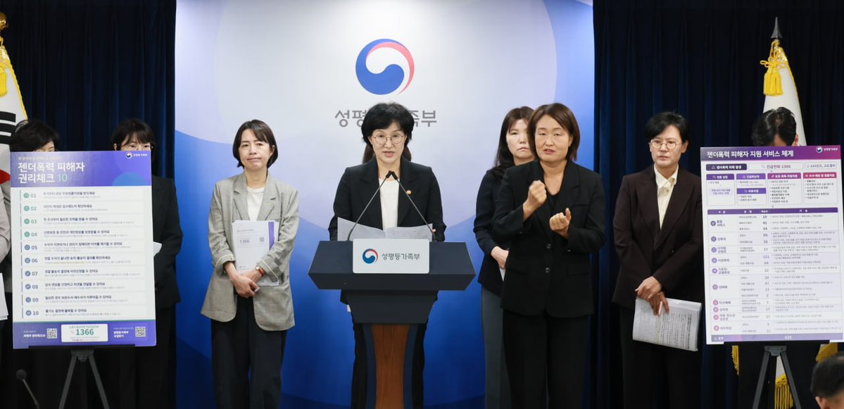 wonstep_mogef's tweet photo. <달라진 형사절차 속에서도 피해자 권리는 빈틈없이 지키겠습니다>

개정된 형사소송법의 시행으로 수사부터 재판까지 형사사법 절차 전반에 큰 변화가 생겼습니다. 익숙하지 않은 제도와 절차 앞에서 피해자가 느낄 불안과 우려 역시 크실 줄로 압니다.

그러나 사법 체계가 바뀌어도 '피해자 보호'라는 국가의 근본적인 책무는 결코 변할 수 없습니다. 달라진 형사절차 속에서 젠더폭력 피해자가 정당한 권리를 놓치지 않고 필요한 도움을 제때 받을 수 있도록 성평등가족부가 피해자 보호·지원 체계를 더욱 촘촘히 가동합니다.

우선, 피해자가 형사절차 전 과정을 확실히 이해하고 각 단계에서 꼭 확인해야 할 권리를 안내하는 「젠더폭력 피해자 권리체크 10」을 제작·배포합니다. 사건 접수부터 수사 종결 후 불복절차까지 각 단계에서 무엇을 확인해야 하고 어떤 도움을 받을 수 있는지 한눈에 보실 수 있습니다.

또한 전국 625개 피해자 지원기관을 중심으로 상담부터 법률·의료 지원, 수사·재판 동행, 심리 회복과 주거 지원에 이르는 24시간 현장 밀착형 연계·지원 체계를 운영합니다. 현장 상담소와 지원기관, 법률 전문가가 함께하는 ‘피해자 지원 민관협력 TF’를 통해 이러한 지원이 현장에서 실질적으로 작동하는지도 철저히 점검하겠습니다.

사법 절차에서의 법률지원도 대폭 강화합니다. 사건 판단의 핵심이 되는 초동 진술 단계부터 변호사의 조력을 받을 수 있도록 밀착 지원하고, 조력 변호사의 전문성을 높여 피해자에게 실질적인 힘이 되도록 하겠습니다. 나아가 수사 초기 객관적 증거 확보를 통해 피해자의 입증 부담을 줄이고, 수사 종사자의 전문성 향상을 위해서도 관계 기관과 적극 협력해 나가겠습니다.

형사사법 체계의 대전환기가 피해자 보호 체계의 안착과 공정한 수사, 그리고 피해자의 고통에 공감하는 판결로 이어질 수 있도록 성평등가족부가 언제나 피해자 곁에서 든든한 공적 안전망이 되겠습니다.

✅'젠더폭력 피해자 권리보호·지원 강화 방안 브리핑' 전문 보기 https://t.co/Ckh348RHTK

#성평등가족부 #성평등부 #원민경 #젠더폭력 #피해자_권리보호 #젠더폭력_피해자_권리체크10 #권리체크10 #무료법률지원 #여성긴급전화_1366