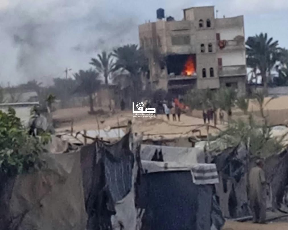 AbujomaaGaza's tweet photo. Seven people have been wounded by Israeli occupation attack that targeted a house in Khan Younis.. https://t.co/AnsUIVUutJ