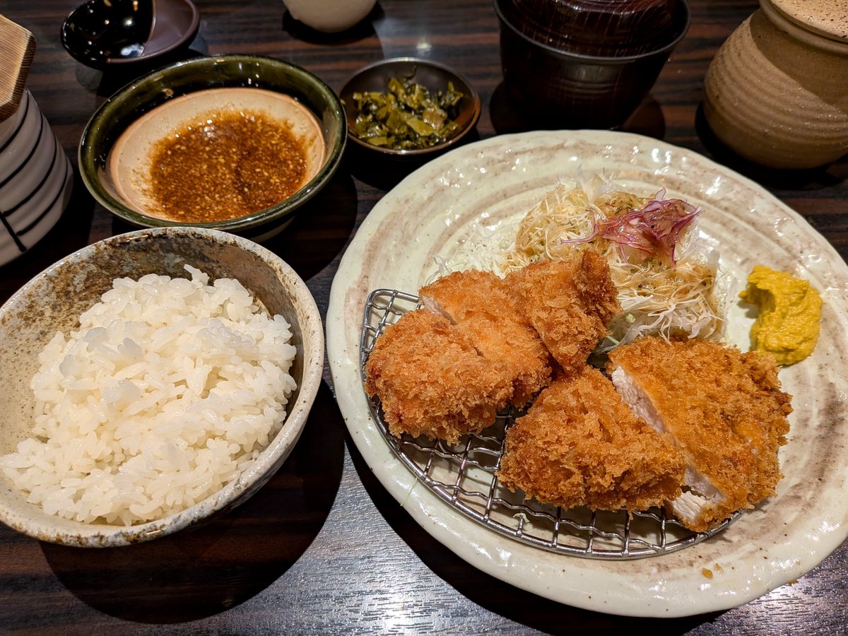 33m34m's tweet photo. 牡蠣は手に入らなかったけどお昼にたべたチキンカツがおいしかった🐔 https://t.co/Qa7dCqHS0x