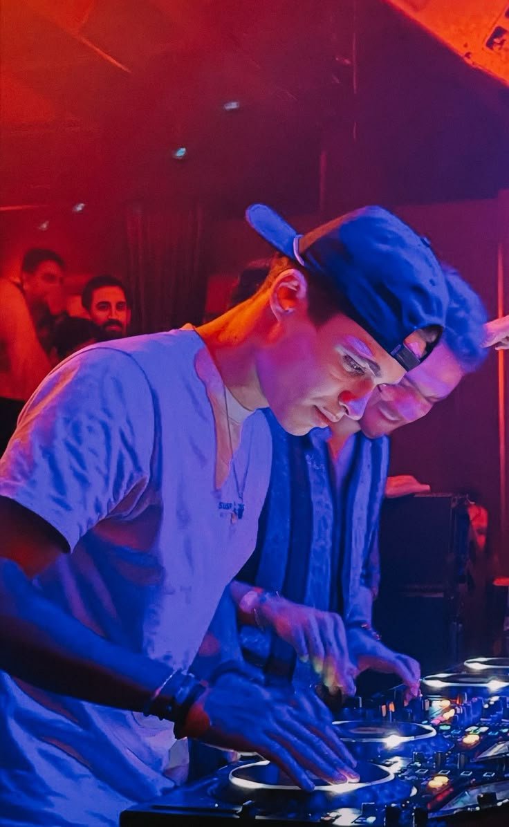 lwaurel's tweet photo. dj lando and dj sangwon 😌 https://t.co/o6c2ZtYTxw