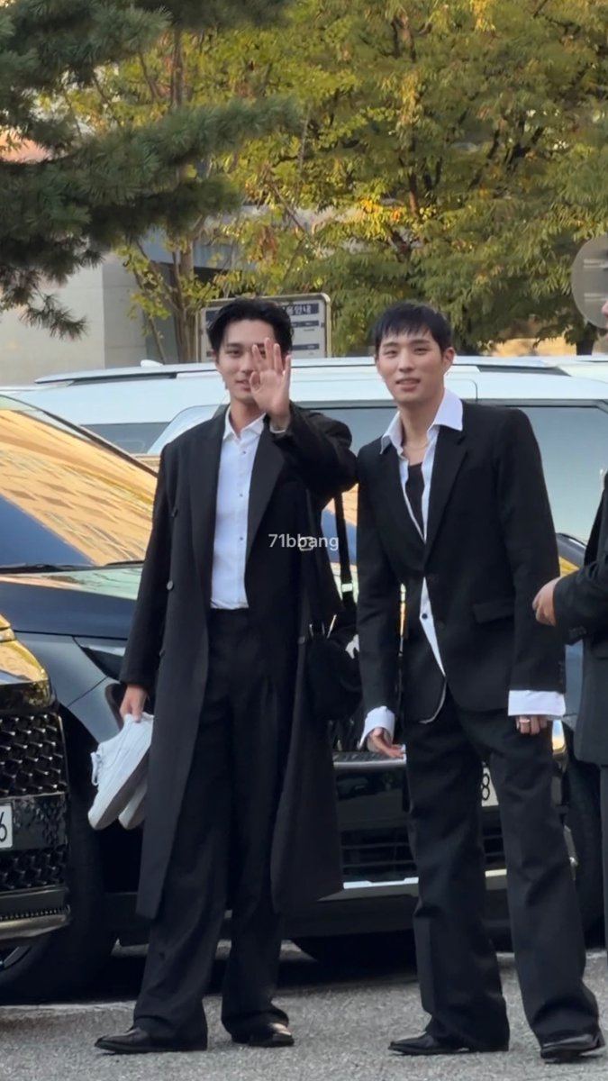 71bbang's tweet photo. 오오 모델같네 https://t.co/hH2mfO5Rl7