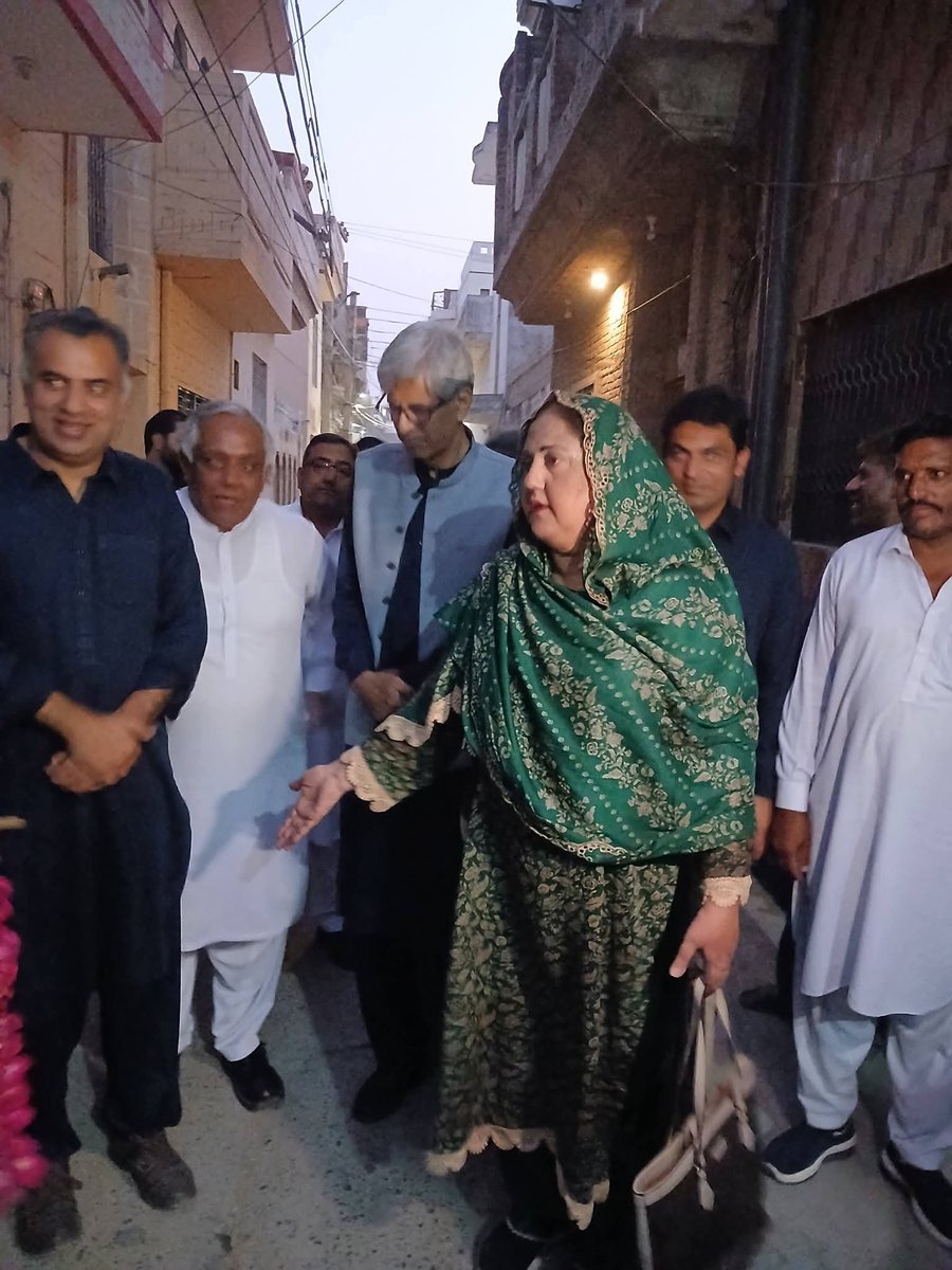 Raashidbvirk's tweet photo. انشاءاللہ ایم این اے حلقہ NA-77 کے امیدوار چوہدری راشد بشیر ورک کی انتخابی مہم کے سلسلے میں راہوالی میں ایم پی اے صائمہ زاہد اور باجی لبنی کی میزبانی میں خواتین کی کارنر میٹنگ میں شرکت۔

#NA77 #RashidBashirVirk #PMLN #Gujranwala https://t.co/t2iIqIjGGY