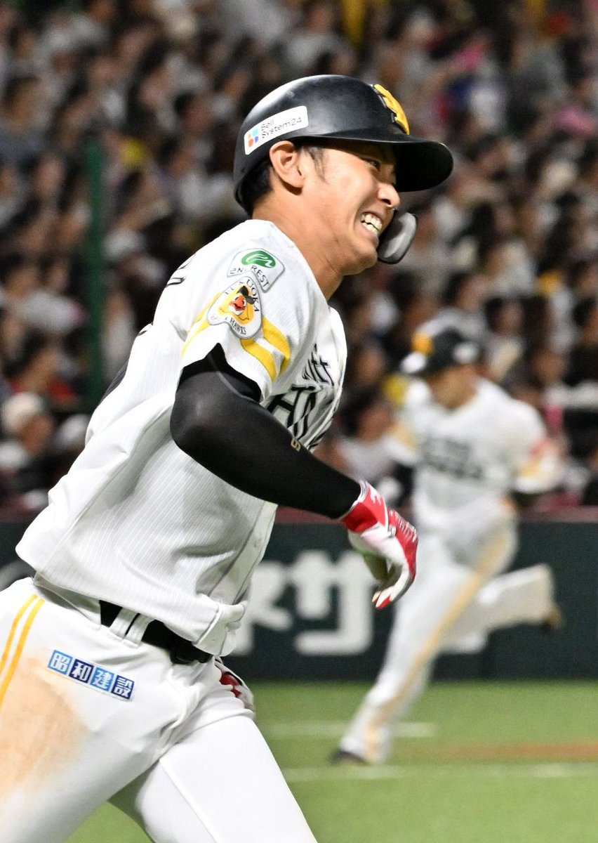 nishispo_hawks's tweet photo. 「思ったよりは（症状が）良かった」

小久保裕紀監督が負傷離脱のベテラン野手に言及
「代打だけじゃなく、守れるところまで上げてくれ」

#sbhawks
▼記事はこちらから▼
https://t.co/zoMdyunx9l https://t.co/Lt72uNtlZx