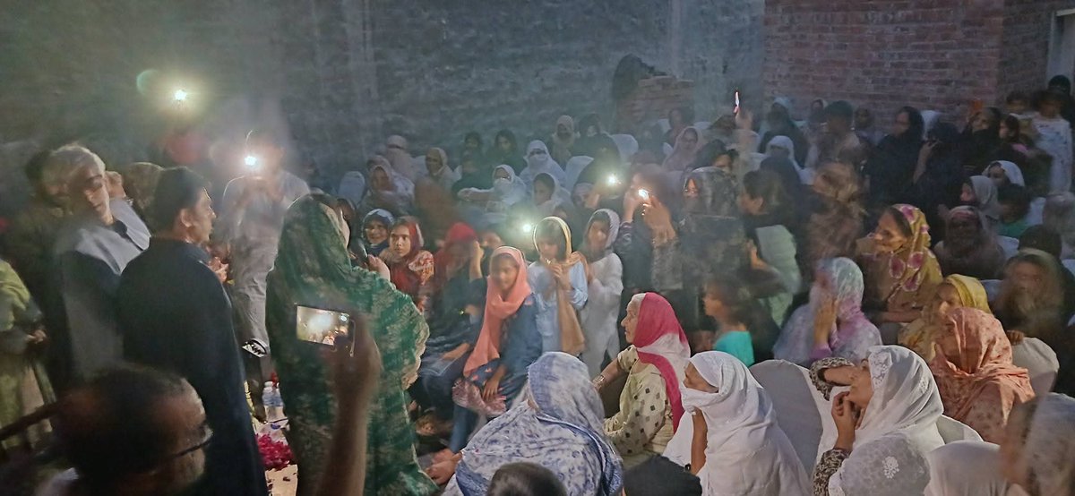Raashidbvirk's tweet photo. انشاءاللہ ایم این اے حلقہ NA-77 کے امیدوار چوہدری راشد بشیر ورک کی انتخابی مہم کے سلسلے میں راہوالی میں ایم پی اے صائمہ زاہد اور باجی لبنی کی میزبانی میں خواتین کی کارنر میٹنگ میں شرکت۔

#NA77 #RashidBashirVirk #PMLN #Gujranwala https://t.co/t2iIqIjGGY