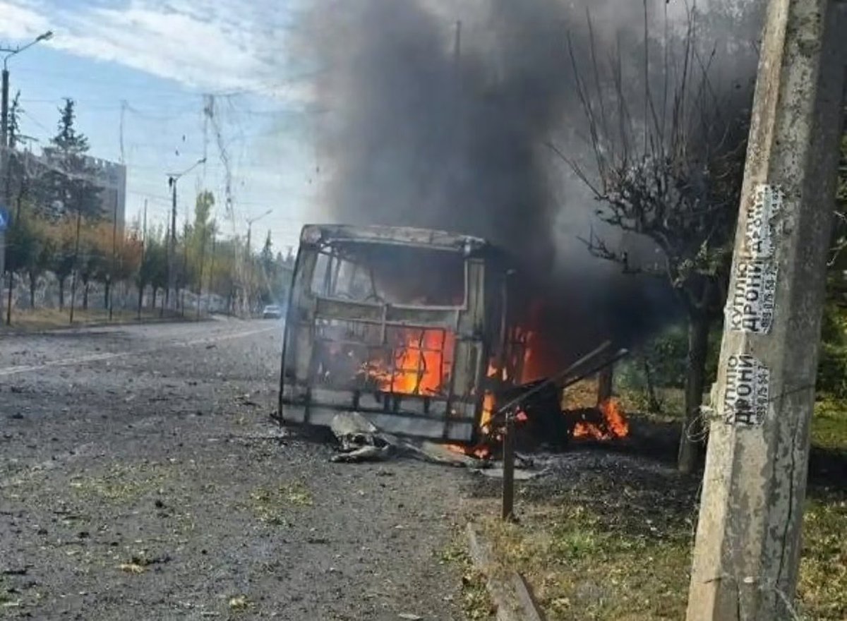 jana_skhidna's tweet photo. черговий ЦИНІЧНИЙ АКТ ТЕРОРУ проти цивільних в КРАМАТОРСЬКУ на ДОНЕЧЧИНІ!

росіяни (ТЕРОРИСТИ) вдарили по рейсовому автобусу та вбили щонайменше 12 людей. також є поранені…

терор проти цивільних жителів це свідома політика підар країни расєї! https://t.co/PobEVFDfCu