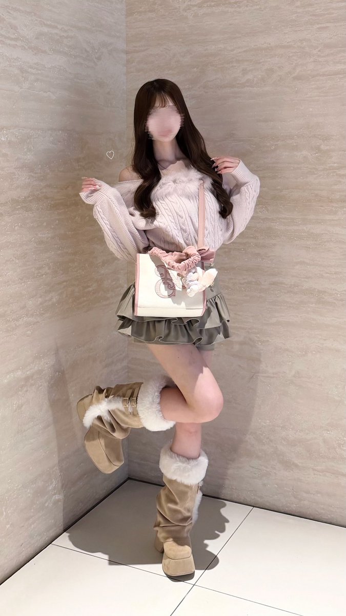 myfaqj's tweet photo. 🆕ムートンブーツきゃわ❄️🪄︎︎◝✩
8cm厚底だから脚細見えありがたい՞ㅠ⩊ㅠ՞♡ https://t.co/IQ9IwKXmsZ