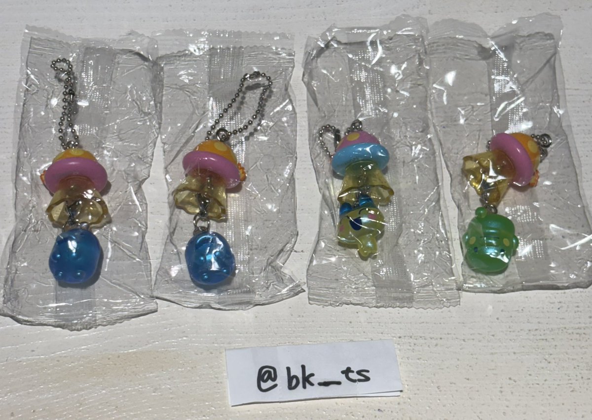bk__ts's tweet photo. ���交換】
たまごっち UFOスイング ～オーロラver.～

◎譲
まめっち×1
くちぱっち×1 
ぎんじろっち×2

◎求
みみっち

ぎんじろっち含む方優先
郵送希望
検索からも気軽にお声掛けください！ https://t.co/hRpYBUCjeX