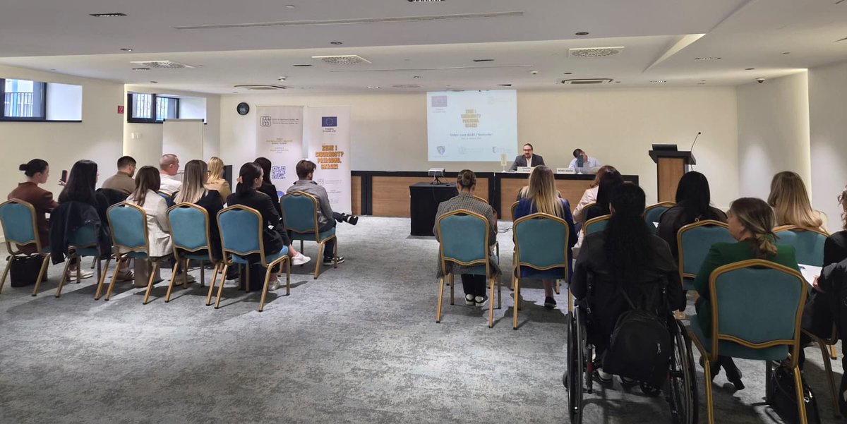 CSS_BiH's tweet photo. U Tuzli je danas u toku forum „Građani i građanke za mir i sigurnost“, koji #CSSBiH implementira u okviru inicijative „Žene i sigurnost? Prirodno, skroz!“ #GESOSSBiH.

Forum je posvećen predstavljanju i diskusiji o UN Rezoluciji 1325 „Žene, mir i sigurnost“. Forum građana otvorio je generalni sekretar #CSSBiH Benjamin Plevljak, nakon čega će biti prikazan dokumentarni film „Žene u policiji: prednost koju trebamo“. Diskusiju o UN Rezoluciji 1325 vodi prof. dr. Boris Krešić, redovni profesor Pravnog fakulteta Univerziteta u Tuzli.

Inicijativu „Žene i sigurnost? Prirodno, skroz!“, koju finansira @eubih, provode #CSSBiH, Udruženje „Mreža policijskih službenica“ iz Sarajeva i Centar za evropske sigurnosne studije (CESS) iz Groningena.

#PovezaniKrozDobro #GESOSSBiH #žene #mir #sigurnost