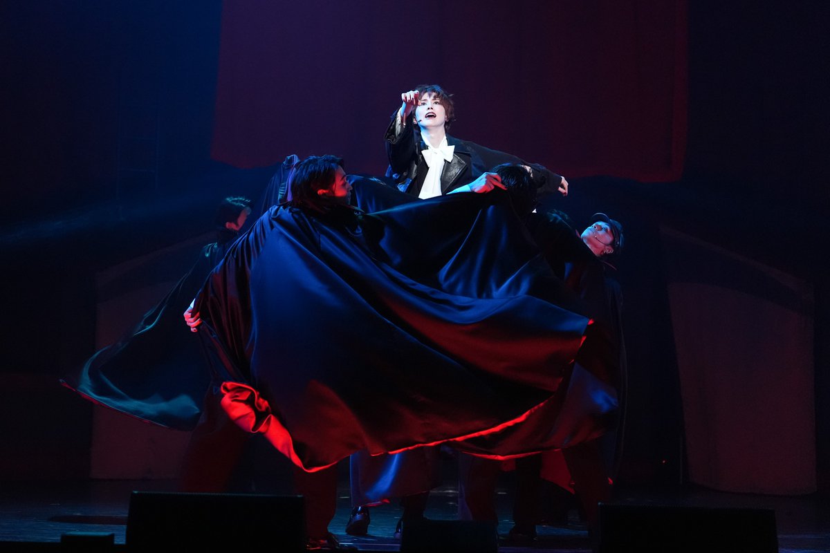 enterstage_jp's tweet photo. 伝説のパフォーマンスショーが12年ぶりに再降臨！『THE ALUCARD SHOW』開幕【レポート】

記事・詳細はこちら↓↓↓
https://t.co/3U1O27ocZv

▶超絶ダンスで魅せる伝説のヴァンパイアショーが12年ぶりに再降臨！

#松下優也 #平間壮一 #SANTA #滝澤諒 #赤名竜乃介 #山野光 #瀧澤翼
#彩風咲奈 https://t.co/tm1DMFyT8o