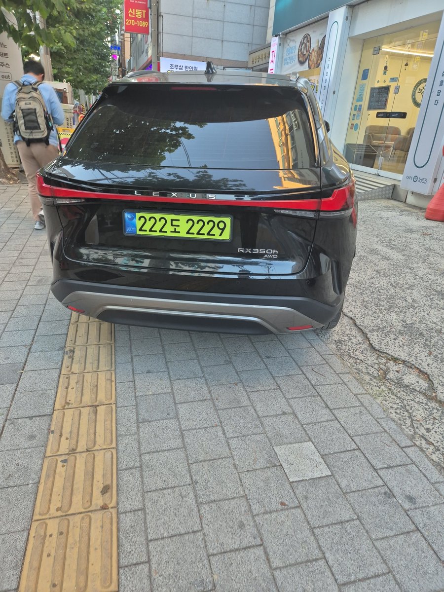 Min281921's tweet photo. 심기 불편 https://t.co/2Ie3Lqb5kN