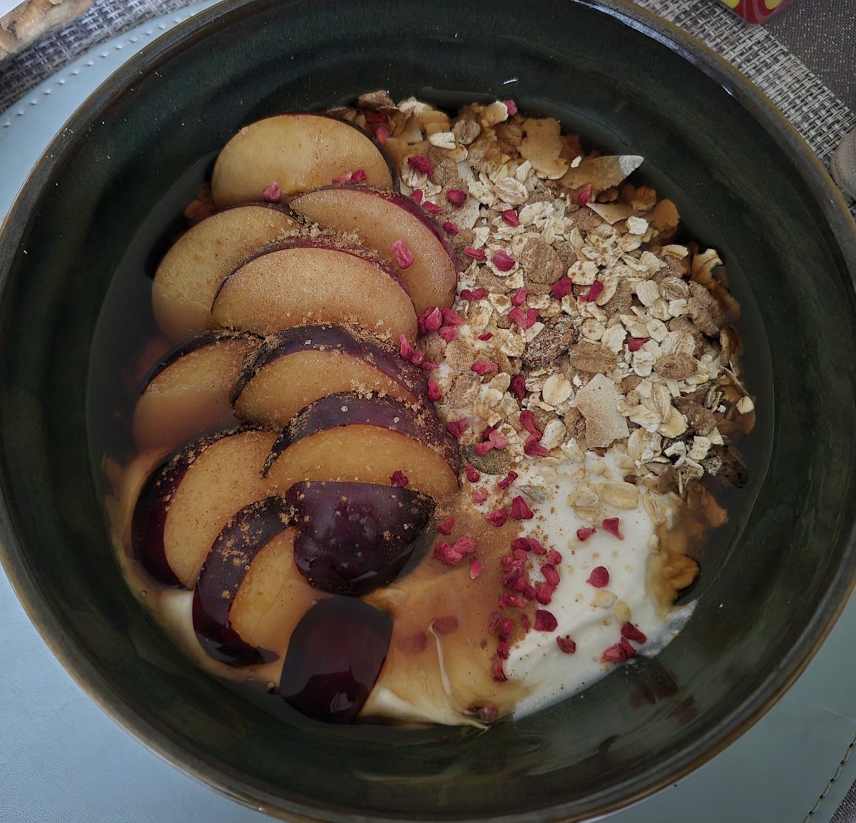 MsForevaCold's tweet photo. Not the prettiest yogurt bowl, but I've tried

Details in alt https://t.co/7yXTfvBrff