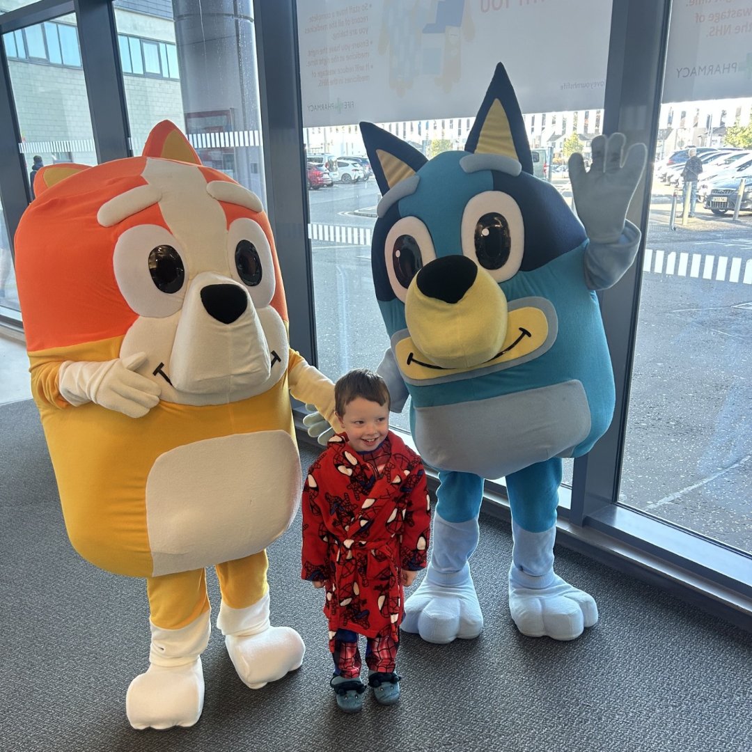 nhsfife's tweet photo. 🐶 Bluey and Bingo have paid a special visit to our children's ward as part of #PlayInHealthcareWeek. 

Their visit brought plenty of smiles, laughter and excitement.

Patients, families, and staff were delighted to meet them, and they certainly brightened everyone's day. https://t.co/gIRrAsCoxn
