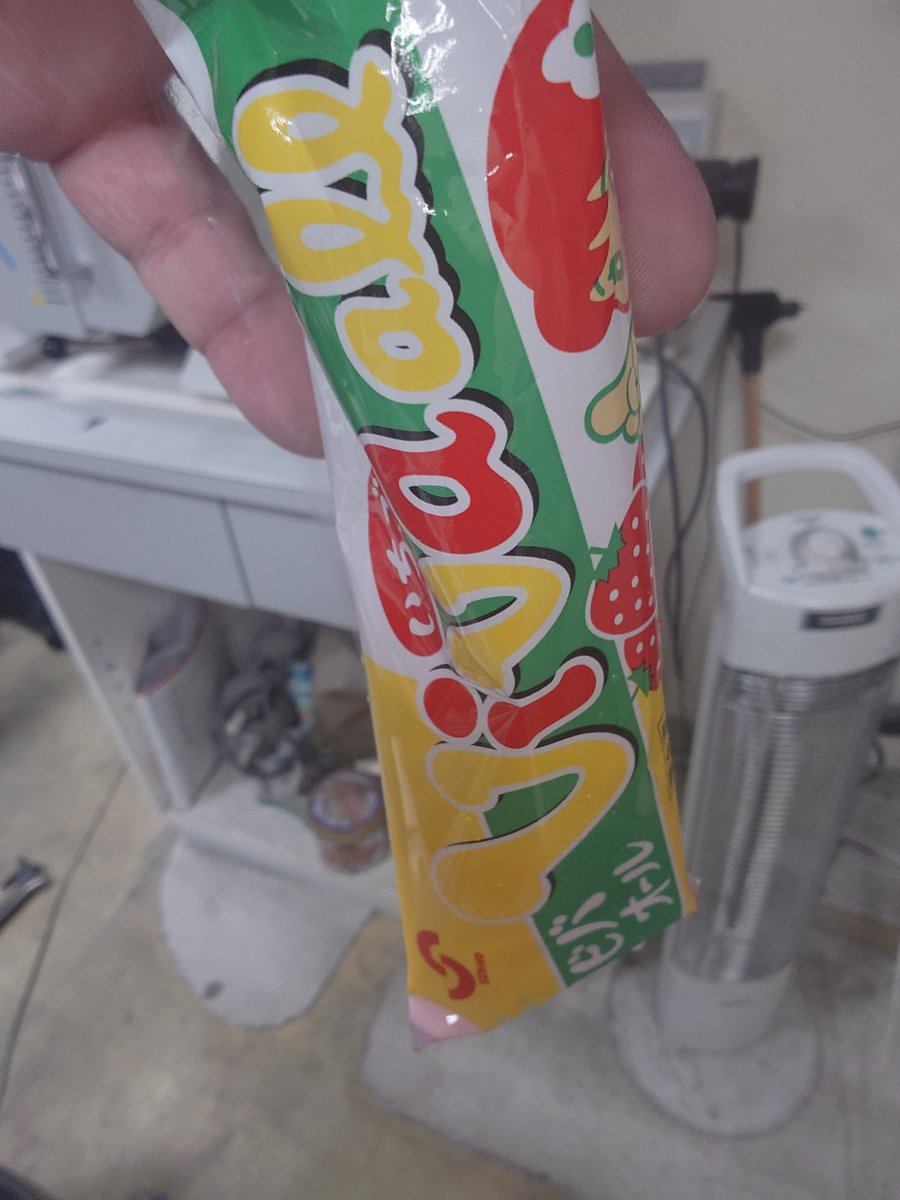 sakataka8686's tweet photo. ショーック＿|￣|○ il||li
ビバオール食べたくて買ったのに...食べるの忘れてた🥲
コップに入れて飲むわw https://t.co/Hvt9CtdtsU