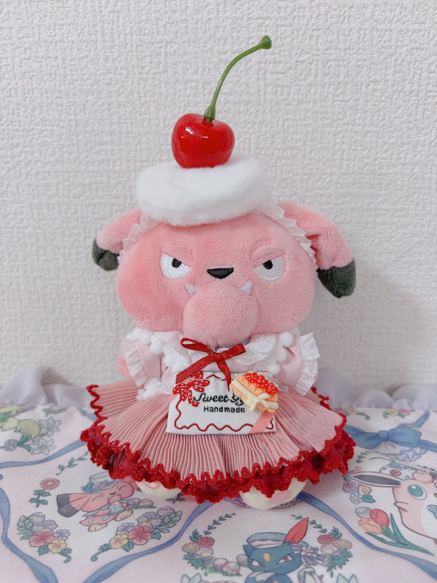 sakimaru_209's tweet photo. 今日は最近できたぬい服専門店に行ってブルーちゃんの新しいお洋服を買ったよ໒꒰ྀི∩˃ ᵕ ˂∩꒱ྀི১💕
お店にあるの全部試着できるからいろいろ試してこれに決めた🍒´-
めちゃくちゃかわいい(  ߹꒳​߹ )💓

#ポケモンfit https://t.co/xprcT53LPx