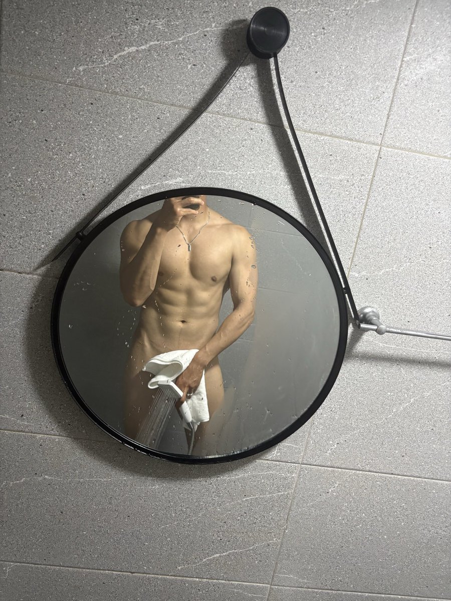 kimllill's tweet photo. 막올리고
또 막지우겠지 https://t.co/jPj7fdV6xd