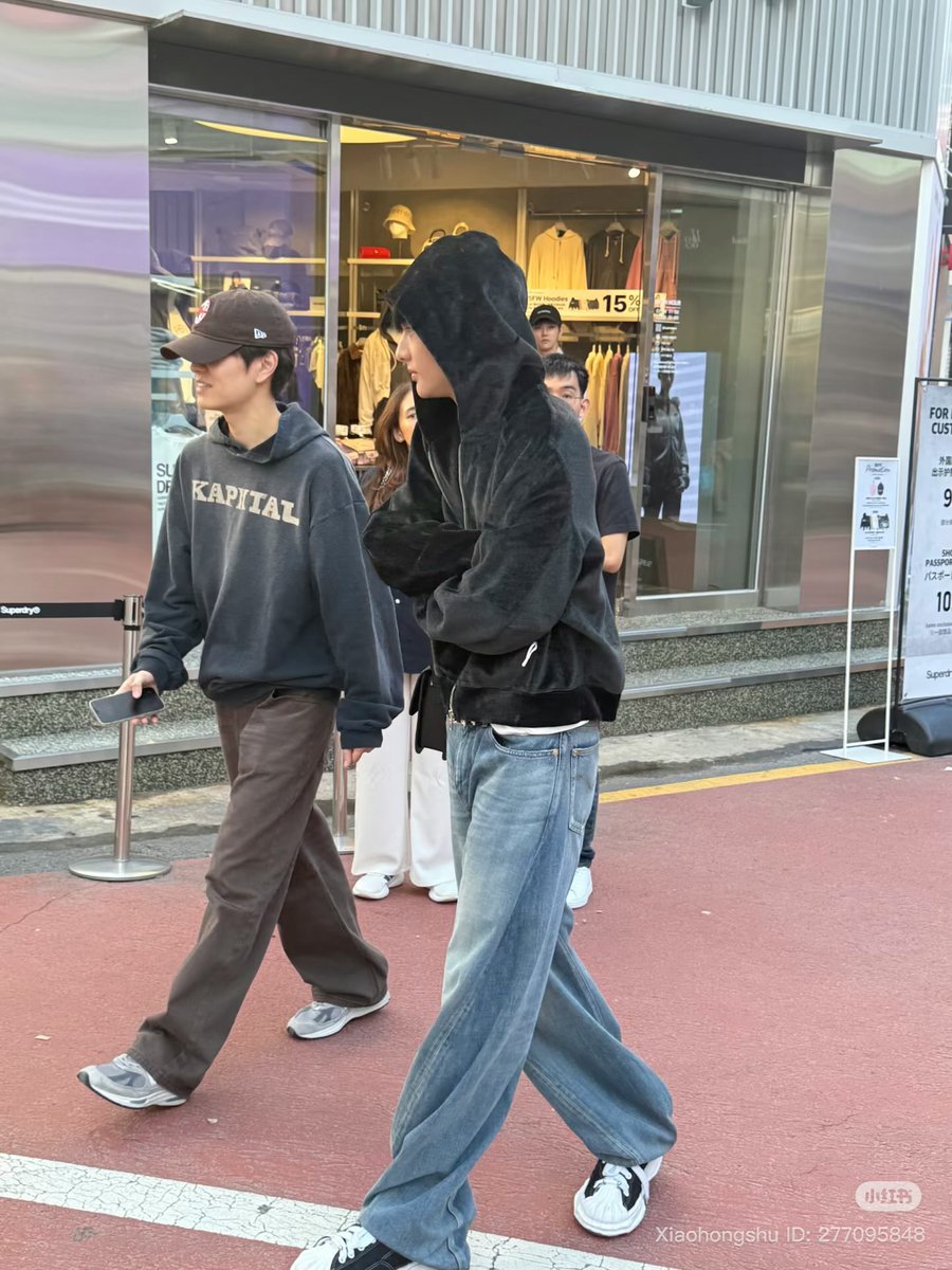 phyuseung411229's tweet photo. 성수 데이트 벌써 1년이라고 https://t.co/c6DzcKRExt