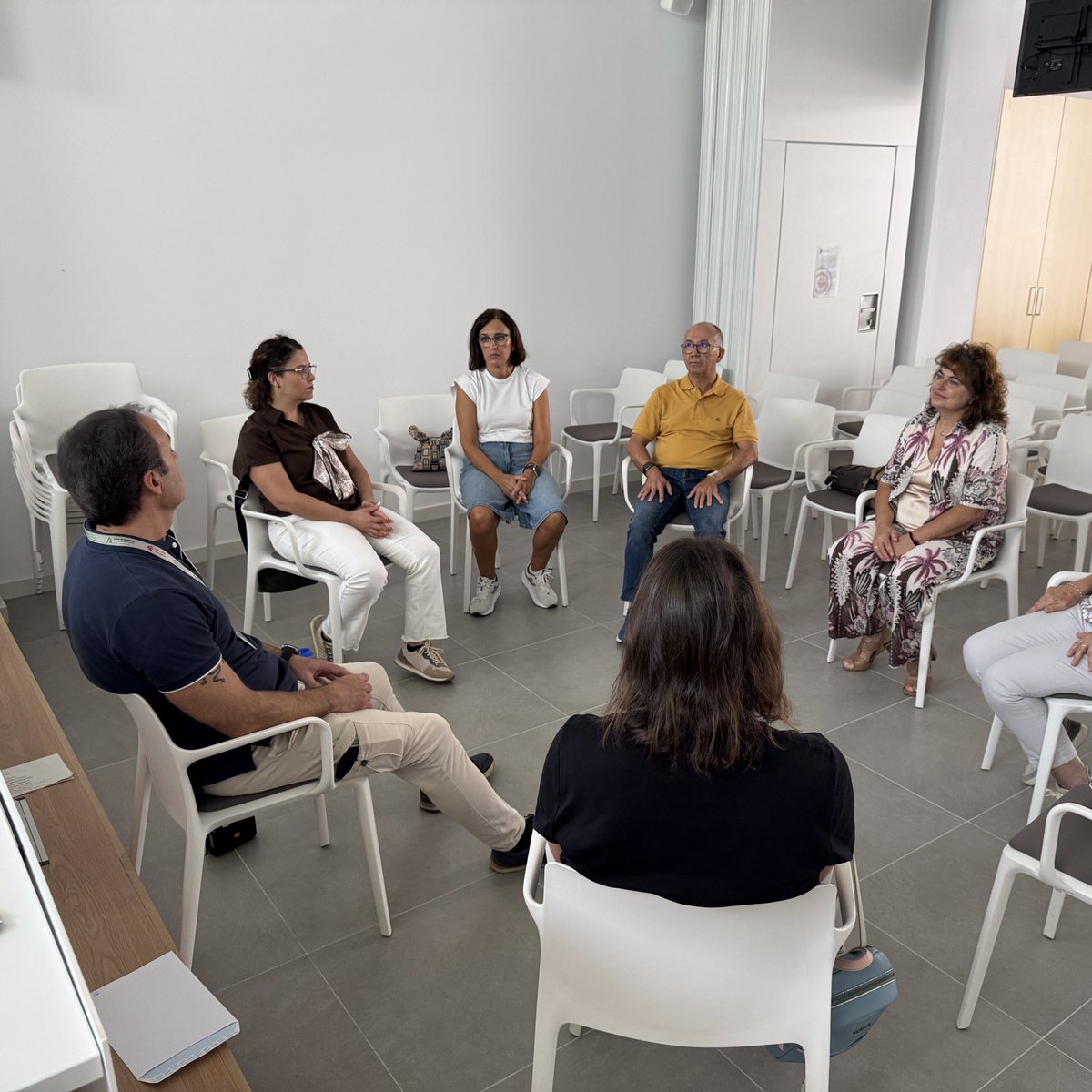 COECordoba's tweet photo. Continúa la ‘Semana de la Salud Mental’ del @COECordoba con un taller sobre técnicas de relajación y afrontamiento del estrés dirigido a toda la población. Impartido por Martín David Toledano García, enfermero especialista en Salud Mental de la USMC Córdoba Sur del @HUReinaSofia https://t.co/kyxwmyzBDn
