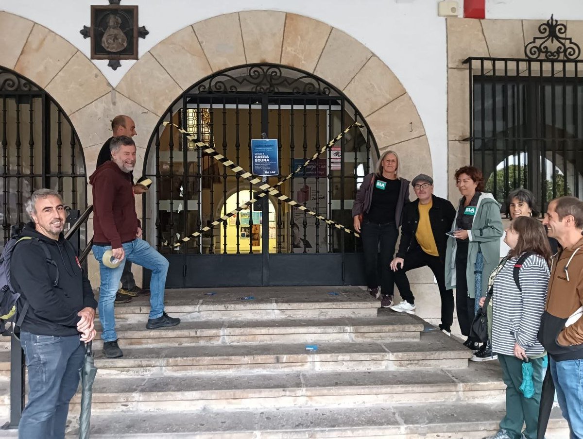 LABpublikoa's tweet photo. 📢 GAUR #GREBA!

🔒  GERNIKAko udala: udaletxea, lanbide ekimena, kultur etxea, kirol patronatua, turismo bulegoa eta udal euskaltegia ITXITA!

🚨 Udaletako lan baldintzak #HEMENERABAKI!
💢 #Udalhitz-en eta udaletan EDUKIAK ORAIN!
💢 Eudel, blokeorik ez! https://t.co/by5VmbcqsA