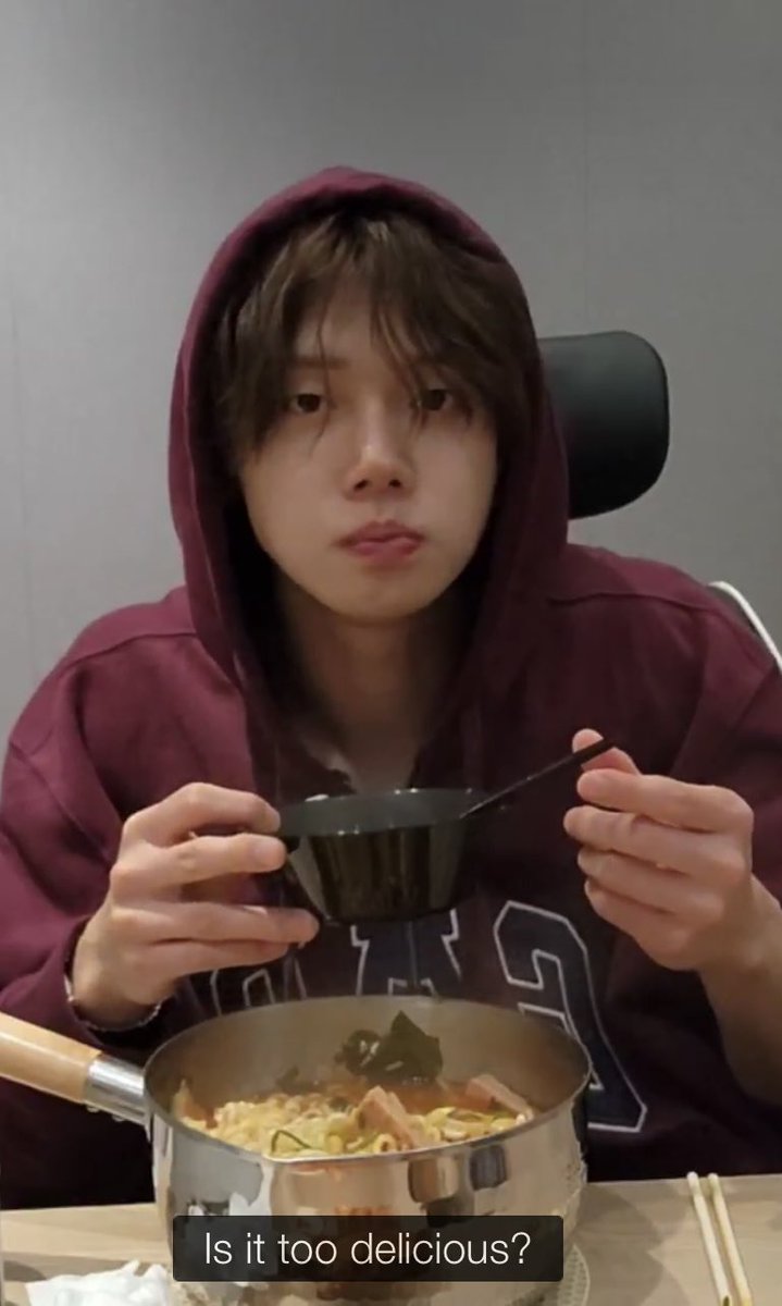 yeonjun_france's tweet photo. Ok je mange avec toi, Papa ! 🍜🦊 https://t.co/M4jyua4Zdc