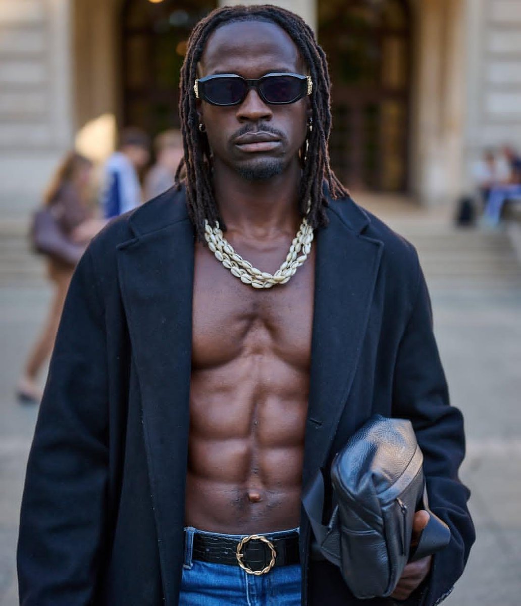 MBU's tweet photo. What's standing between you and a body like this? 😏 https://t.co/DYUr6BK5Wr
