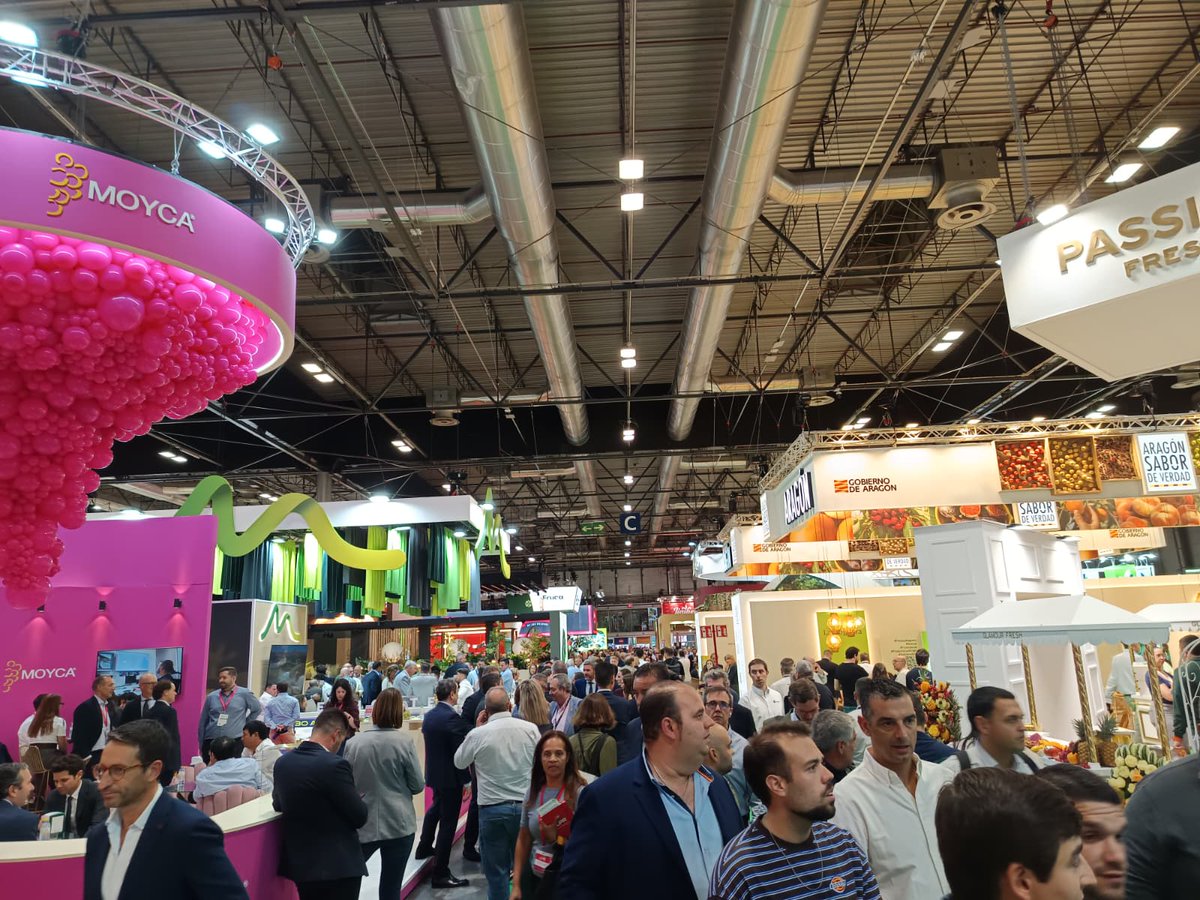 andaltec's tweet photo. 🥑 ¡Andaltec no faltó a su cita con @FruitAttraction! 

Responsables de nuestro centro tecnológico han visitado la gran cita del sector en Madrid para impulsar proyectos de packaging sostenible, desarrollo de envases biodegradables e innovación plástica aplicada al agro. https://t.co/YVAYABIRqI
