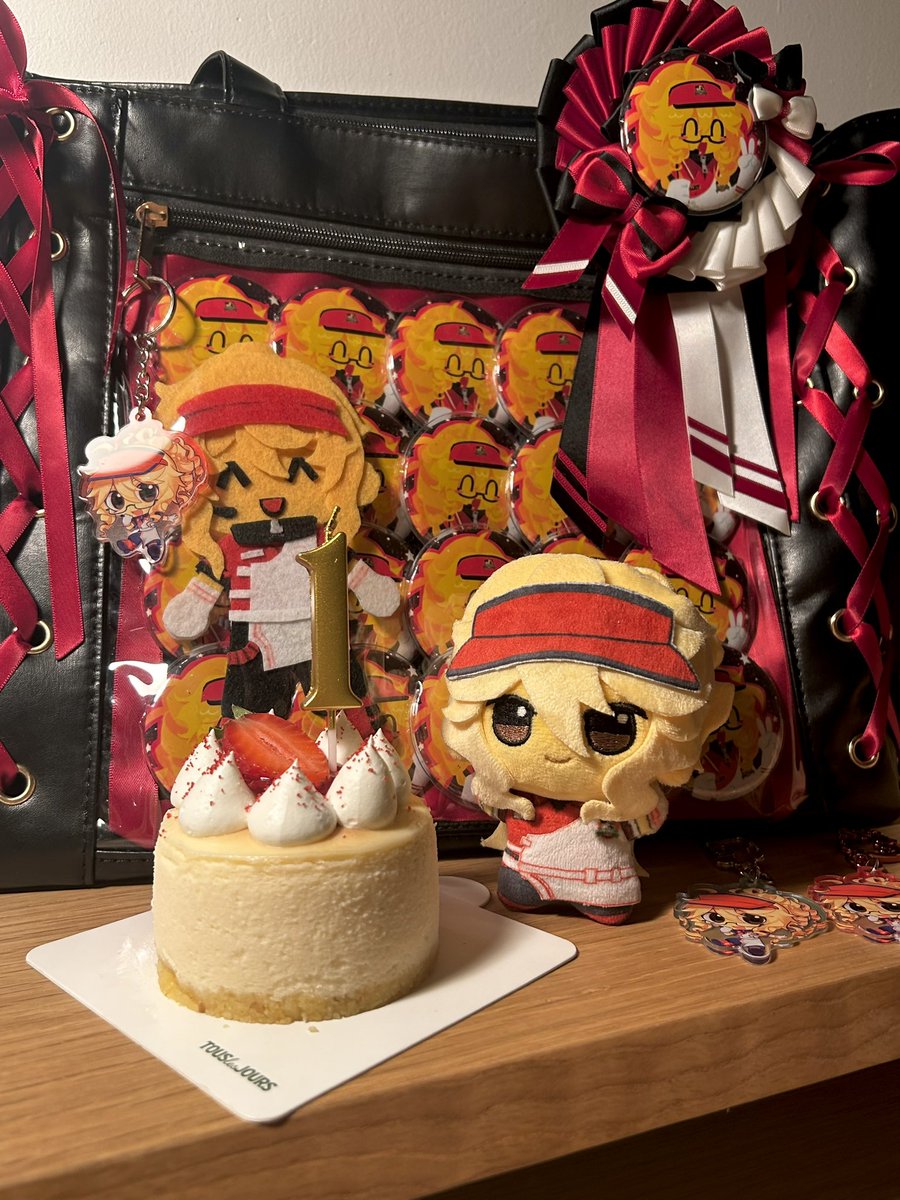 anothersundayy's tweet photo. Today is his birthday!!1!1! It’s been an amazing year with Ellior ٩(ˊᗜˋ*)و https://t.co/NZq7YWWqkB