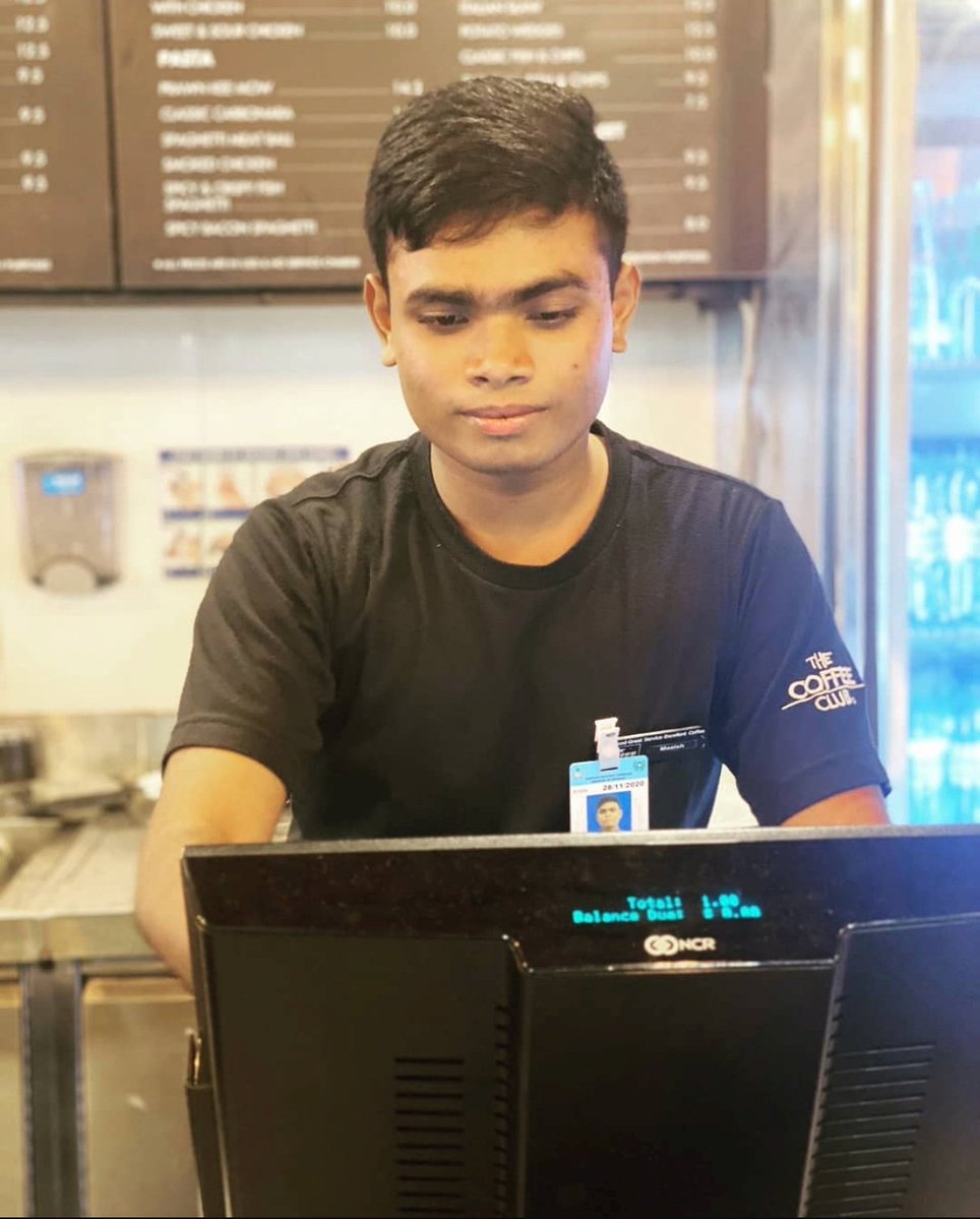biskutlas's tweet photo. @ishoo11lions @AreyougoneMAD @MuneerAli137431 Anga nugalhaa coffee hadhaabala coffee boy 
Just bag the fries lil bro 😂😂😂😂 https://t.co/1MsWuniSBr