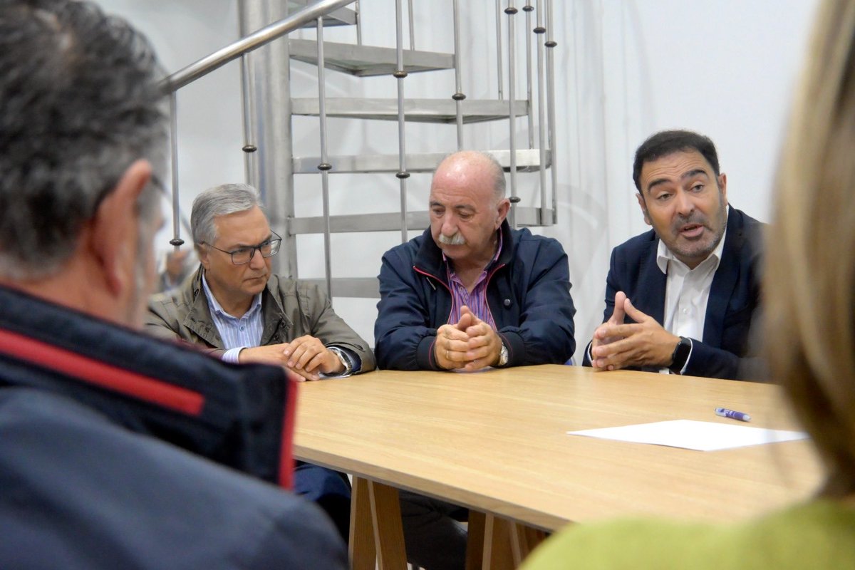 PPdeOU's tweet photo. Javier Rodríguez Rajo é o novo candidato do PP á alcaldía de Barbadás e presidente da xestora local.  

Veciño de Barbadás e cunha ampla traxectoria universitaria, lidera un proxecto serio, preparado e próximo á veciñanza.  

Un proxecto de futuro para todas as parroquias! https://t.co/3YfPsjNPdR