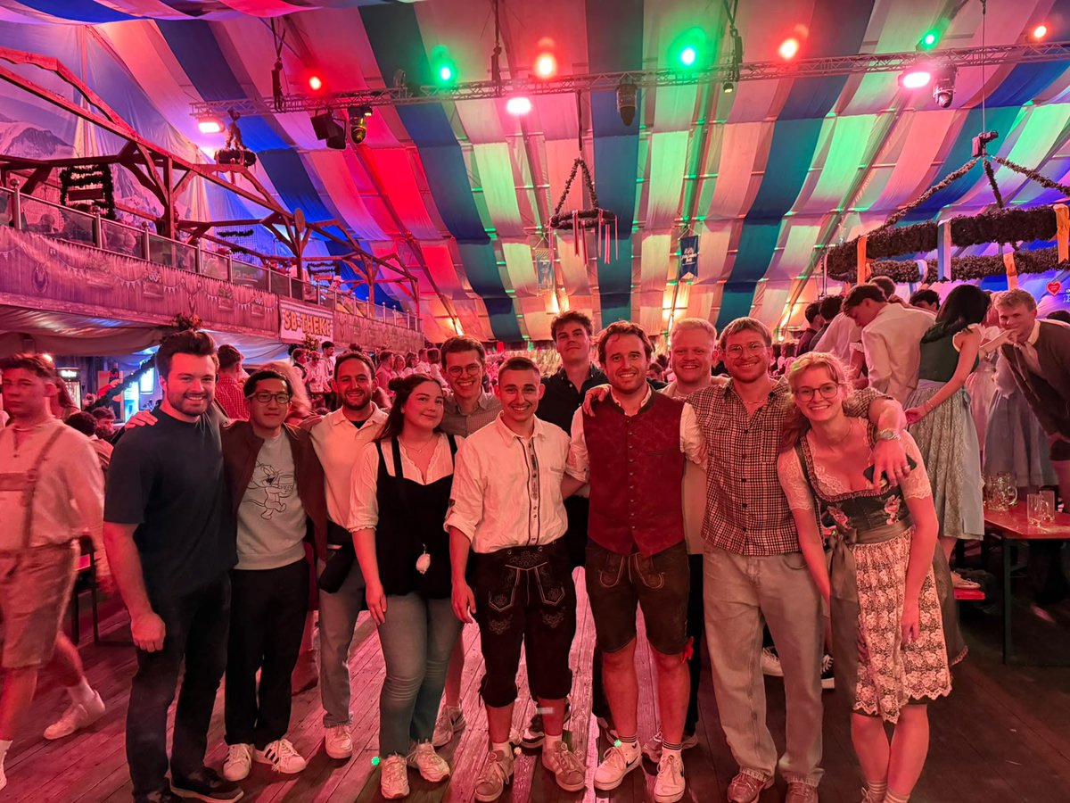 GloriusGroup's tweet photo. O'zapft is!
#Oktoberfest #Uniwiesn https://t.co/kd8fysH88o