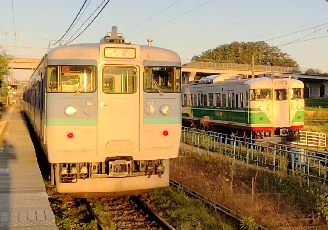 totty198356's tweet photo. しなの鉄道 平原駅にて
115系 新旧長野色の並び😊
あと何回乗車することができるかな… https://t.co/ntxrm0J9c0