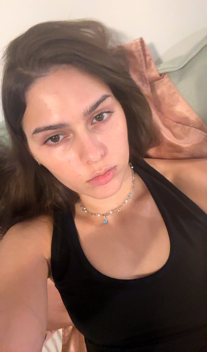MiaOnXem's tweet photo. No makeup days are the best 🤍 https://t.co/NfhaUs45e1