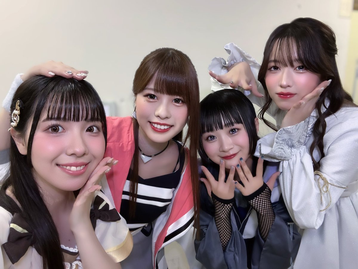 mao_ito05's tweet photo. #学マス標ツアー_岩手公演 ☀️

配信アーカイブの視聴は本日まで‼️

バトンを貰って、この4人とだからできた
岩手県でのスペシャルな2日間！

余すことなく、
目に焼き付けてください🌻

皆の新曲、
いっぱい聴いて欲しいです！
この日のために、皆で磨き合いました☺️

（思い出の写真を添えて📸） https://t.co/sORUuV6l2r