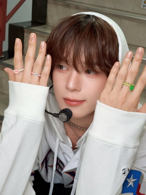 KJapanFanbase's tweet photo. 👑Kくん情報
[ Instagram 🆕]

&amp;TEAM公式Instagramに韓国活動のBehind PhotoがUP✨

❤️💬🔃🔖で盛り上げましょう✨

#andTEAM_K  #ケイくん 

🔗https://t.co/T8qctChZIC

🔗https://t.co/ITz67AQiMy https://t.co/RbKrWm00r6