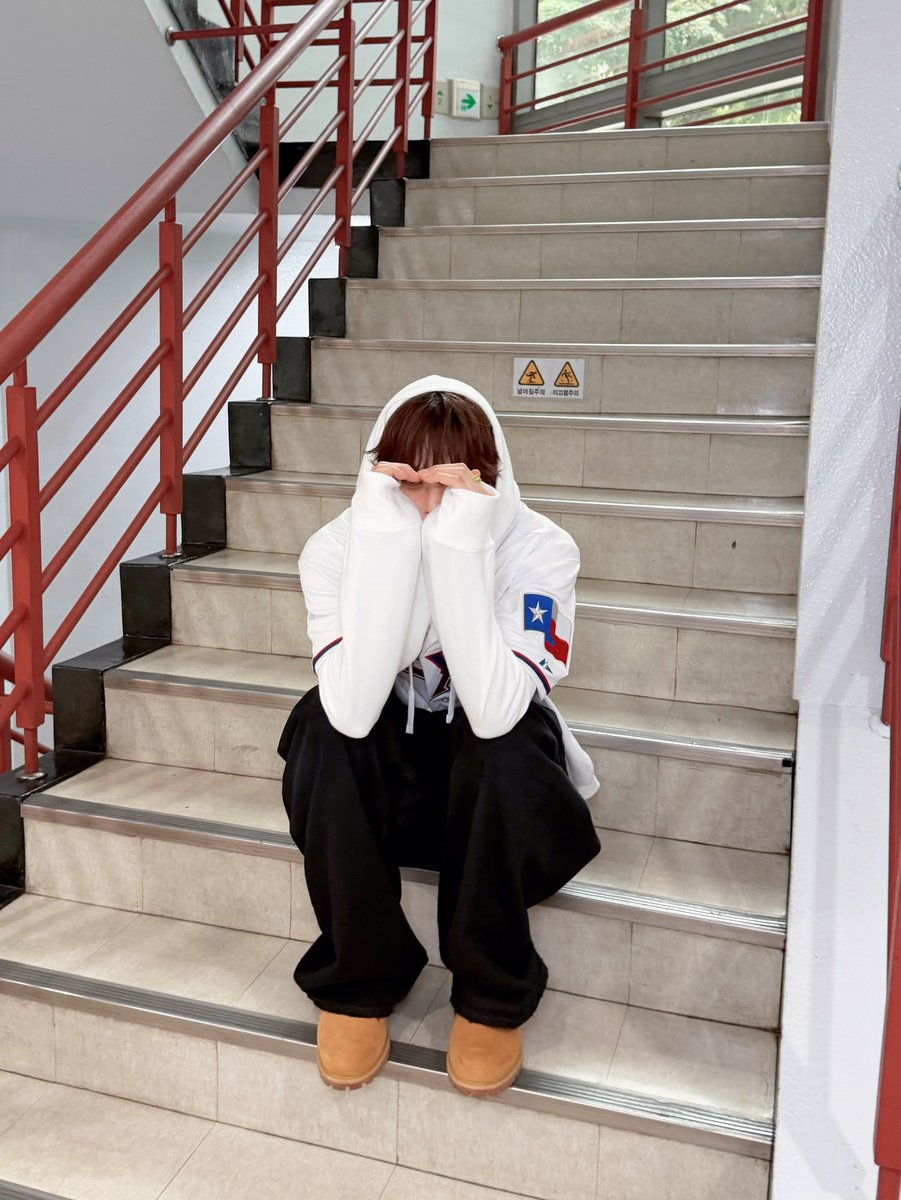 KJapanFanbase's tweet photo. 👑Kくん情報
[ Instagram 🆕]

&amp;TEAM公式Instagramに韓国活動のBehind PhotoがUP✨

❤️💬🔃🔖で盛り上げましょう✨

#andTEAM_K  #ケイくん 

🔗https://t.co/T8qctChZIC

🔗https://t.co/ITz67AQiMy https://t.co/RbKrWm00r6