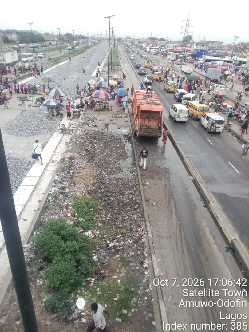 IamAhmadShooto's tweet photo. @muyiwag @Lawma_gov @Mr_JAGs @Lawma_gov will not stop working until #CleanerLagos is achieved and will also not hesitate to educate the educated illiterates who think they can deface Lagos state with indiscriminate dumping of refuse. https://t.co/znNv4S31i1
