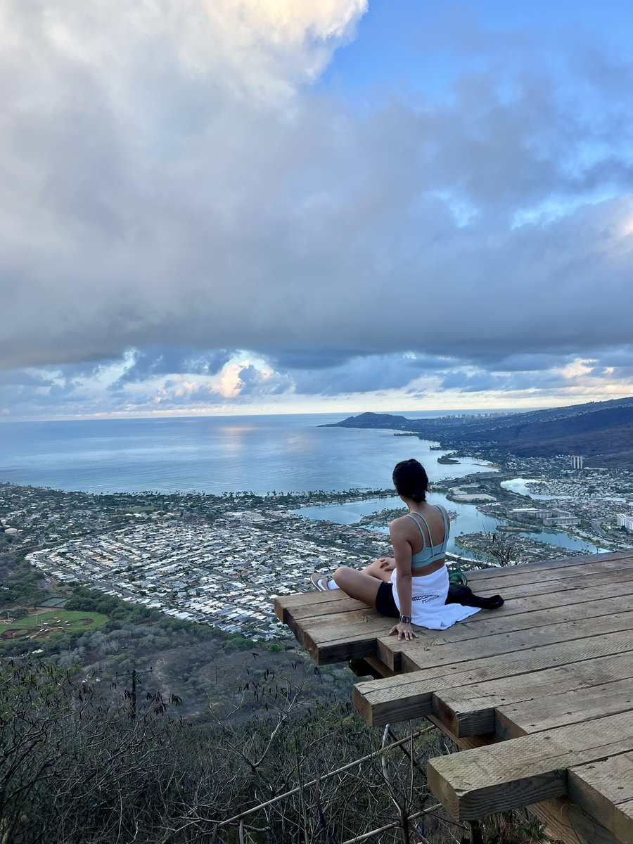 joyannneee's tweet photo. same time last year 📍O’ahu, Hawaii https://t.co/yFgoD5VCa7