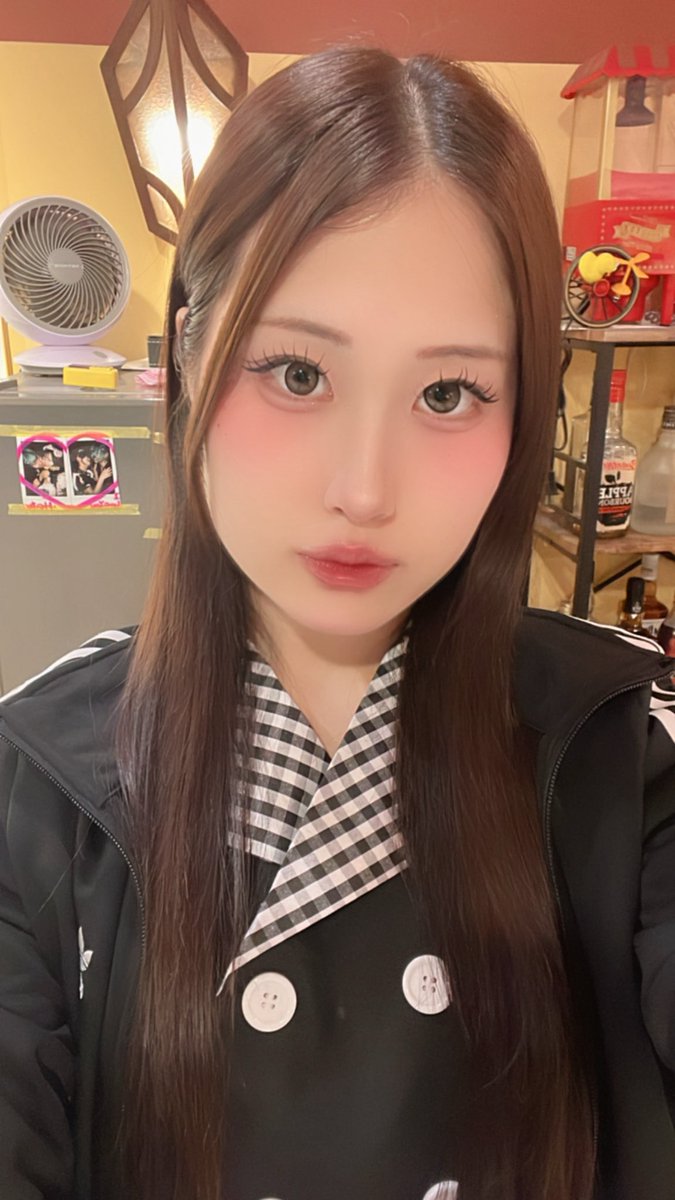 serara_cham's tweet photo. ダイナー制服着るの久しぶりかも🪽
待ってますよ〜✨ https://t.co/ylW9DlWPFB