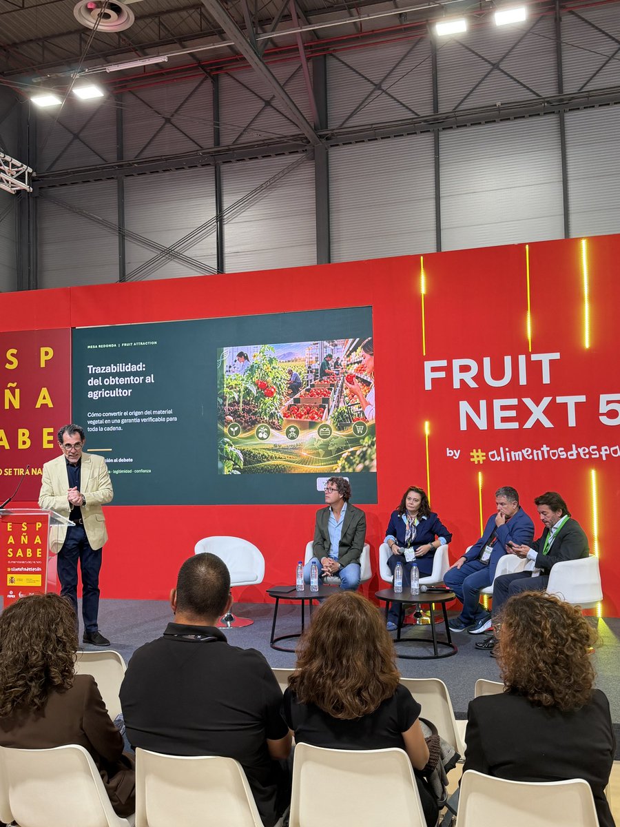 AnoveObtentores's tweet photo. Tercer día de @FruitAttraction, hablamos de trazabilidad. La importancia de converir el material vegetal en una garantia verificable para la cadena
@Proexport_Spain @SyngentaES @Agrocolor y @Coexphal https://t.co/agk4LTFmHE